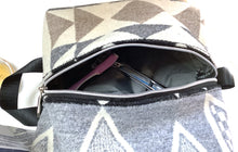 Load image into Gallery viewer, Pendleton Wool Toiletry Dopp kit 4