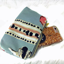 Load image into Gallery viewer, Small Essential Pouch Seashell blue 4