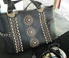 Load image into Gallery viewer, Montana West Sunburst Design Conch Concealed Carry Crossbody Bag 7
