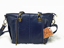 Load image into Gallery viewer, Bell &#038; Rae handmade &#8211; Iris Concealed Carry Handbag 4
