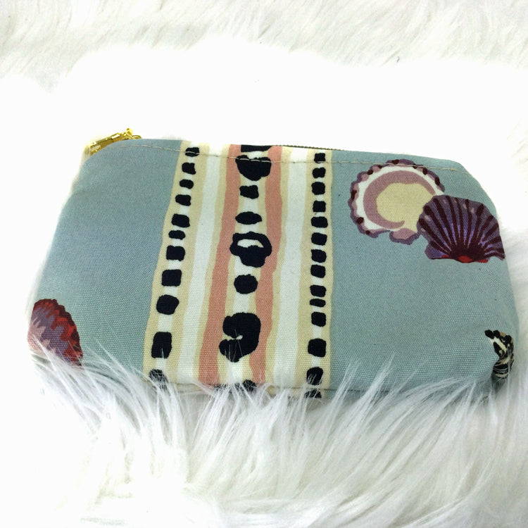 Small Essential Pouch Seashell blue 1